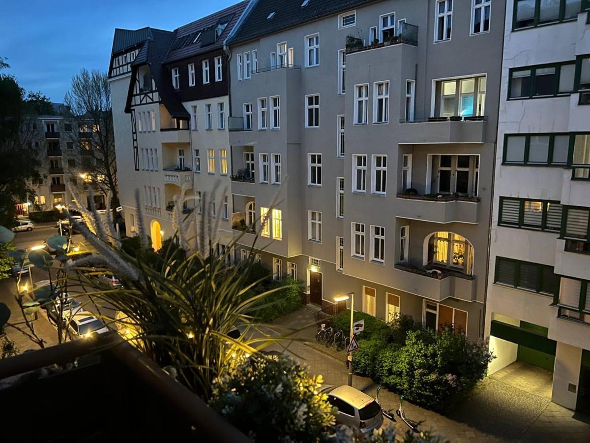 Cozy Modern Apartment With Small Balcony In The Heart Of Berlin Luaran gambar