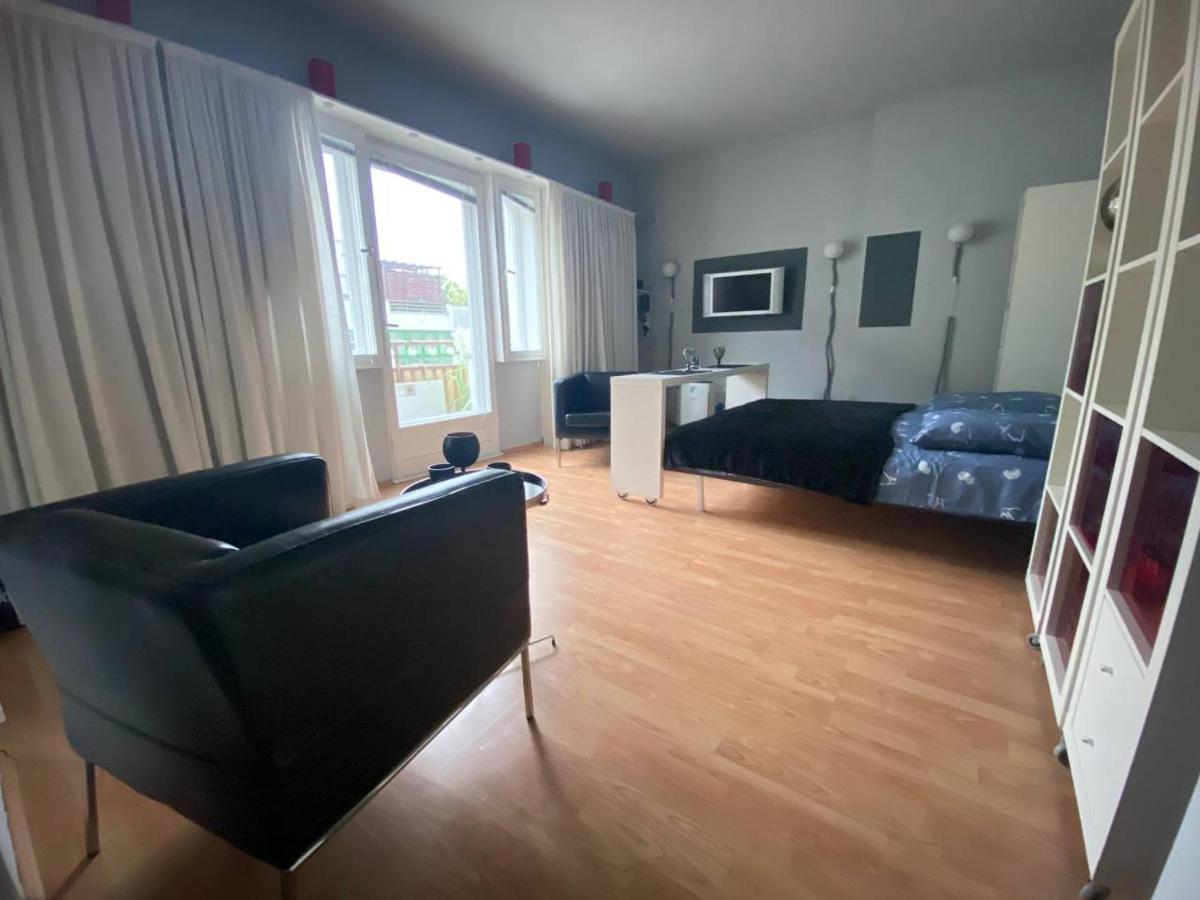 Cozy Modern Apartment With Small Balcony In The Heart Of Berlin Luaran gambar